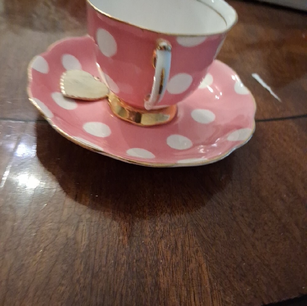 Royal Tea Cup & Saucer Set with Gold Trim - Picture 4 of 6